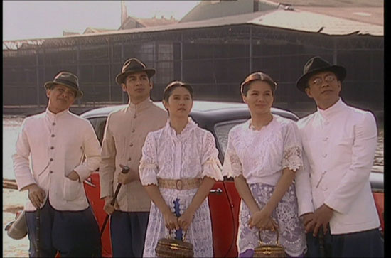 สี่แผ่นดิน สี่แผ่นดิน