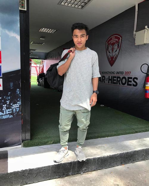 เจ ชนาธิป เจ ชนาธิป