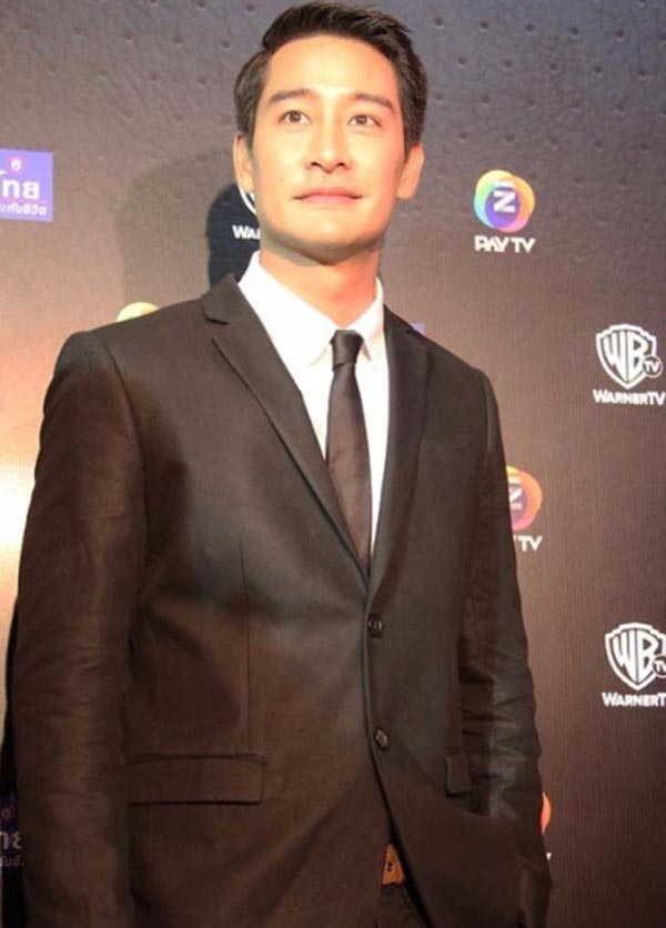 ป้อง ณวัฒน์ ป้อง ณวัฒน์