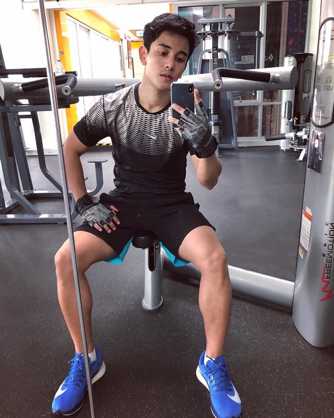 ชุดออกกำลังกาย ชุดออกกำลังกาย
