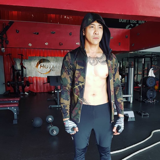 ชุดออกกำลังกาย ชุดออกกำลังกาย