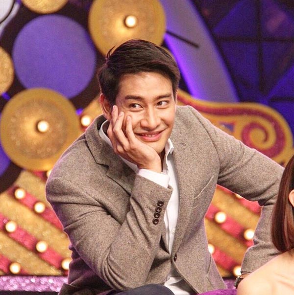 ป้อง ณวัฒน์ ป้อง ณวัฒน์