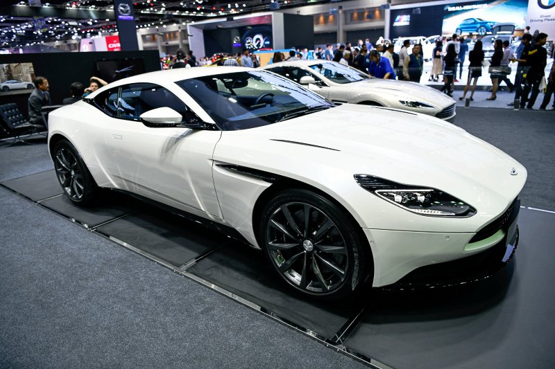 Aston Martin DB11 V8 Aston Martin DB11 V8