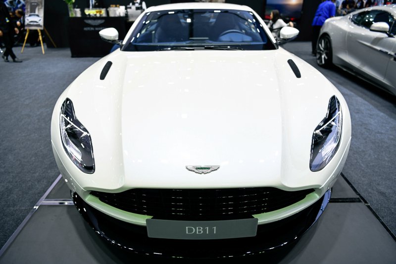 Aston Martin DB11 V8 Aston Martin DB11 V8