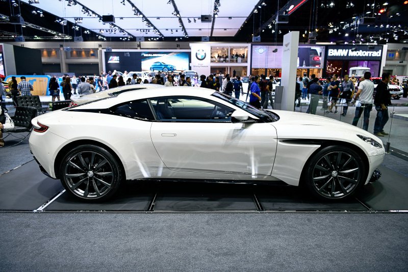 Aston Martin DB11 V8 Aston Martin DB11 V8
