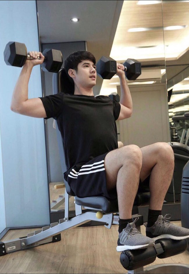 ชุดออกกำลังกาย ชุดออกกำลังกาย