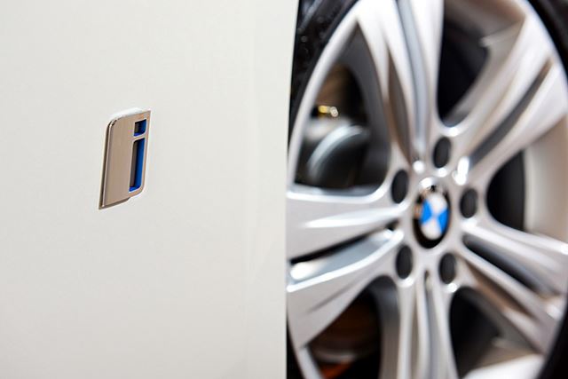 BMW 330e Iconic 2017 BMW 330e Iconic 2017