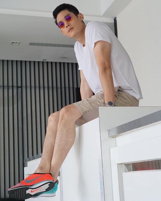รองเท้าผ้าใบดารา รองเท้าผ้าใบดารา