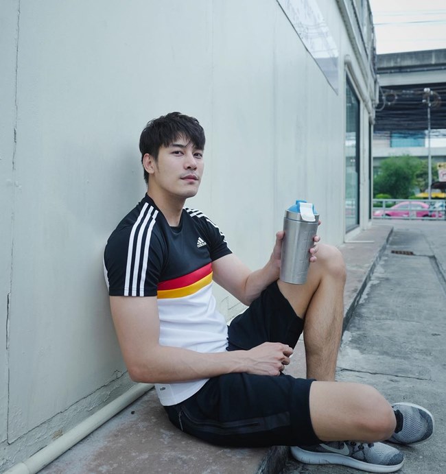 ชุดออกกำลังกาย ชุดออกกำลังกาย