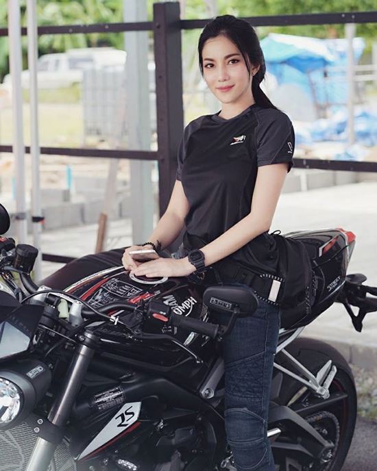ไบค์เกอร์สาว ไบค์เกอร์สาว