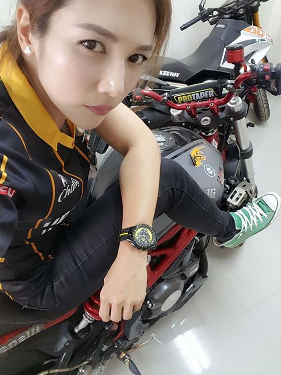 ไบค์เกอร์สาว ไบค์เกอร์สาว