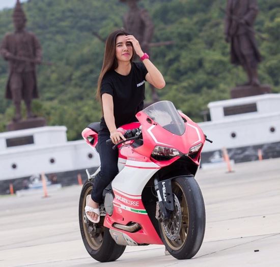 ไบค์เกอร์สาว ไบค์เกอร์สาว