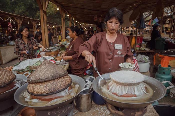 ตลาด 800 ปี กรุงสุโขทัย ตลาด 800 ปี กรุงสุโขทัย