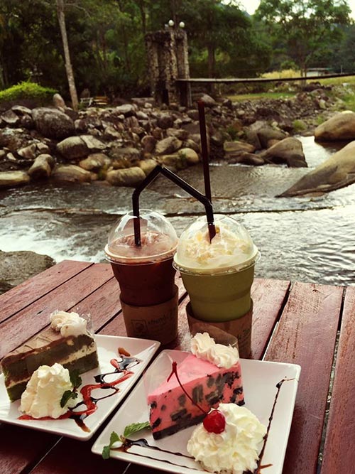 ร้านกาแฟริมน้ำ ร้านกาแฟริมน้ำ