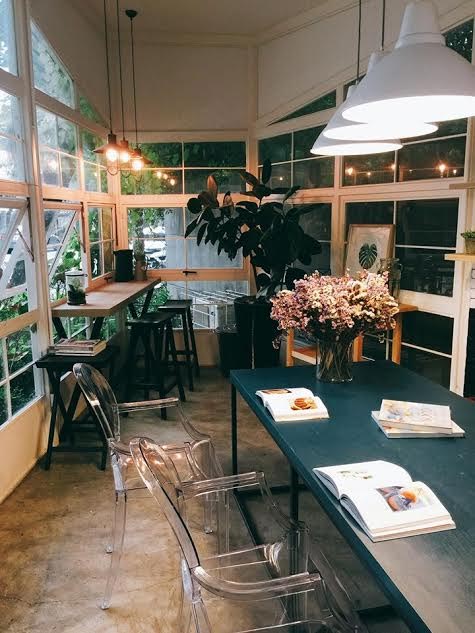 ร้านกาแฟ นั่งทำงาน ร้านกาแฟ นั่งทำงาน