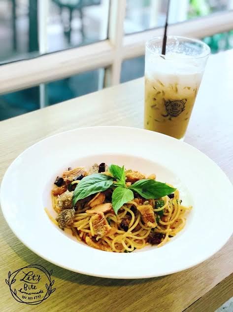 ร้านกาแฟ นั่งทำงาน ร้านกาแฟ นั่งทำงาน