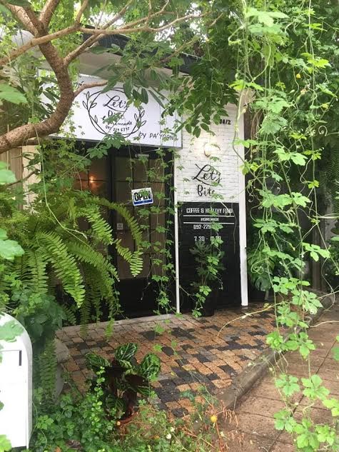 ร้านกาแฟ นั่งทำงาน ร้านกาแฟ นั่งทำงาน