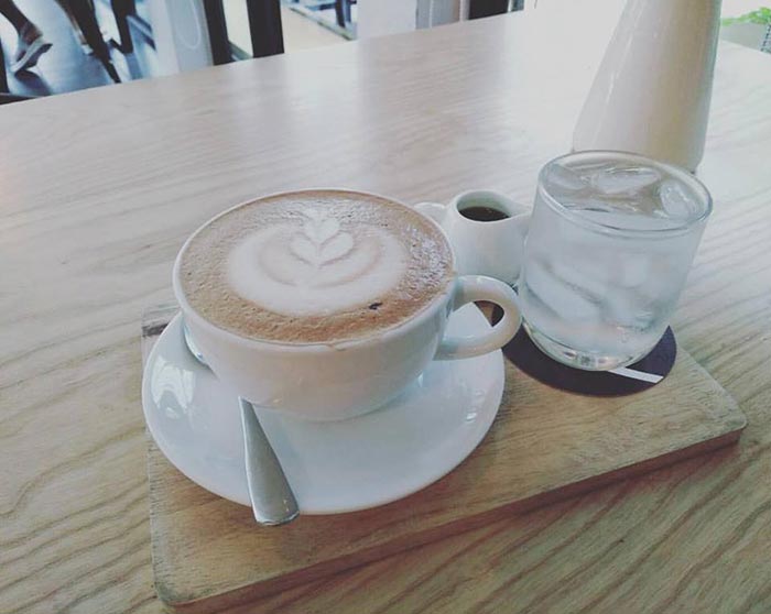 ร้านกาแฟ นั่งทำงาน ร้านกาแฟ นั่งทำงาน