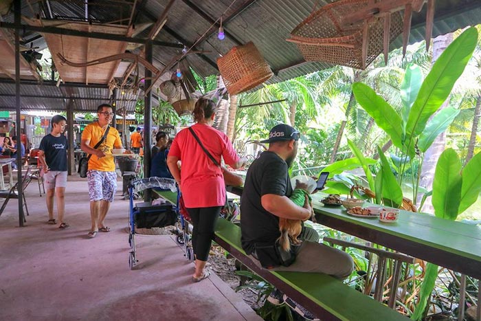 ตลาดโรงคั่ว ตลาดโรงคั่ว