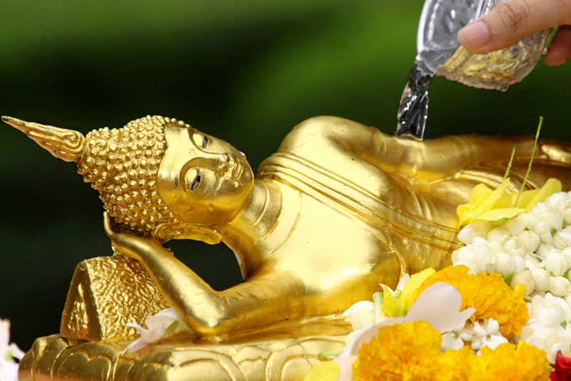 หมอช้าง แนะบทสวดสรงน้ำพระวันสงกรานต์ รับปีใหม่ไทย เสริมมงคลชีวิต หมอช้าง แนะบทสวดสรงน้ำพระวันสงกรานต์ รับปีใหม่ไทย เสริมมงคลชีวิต