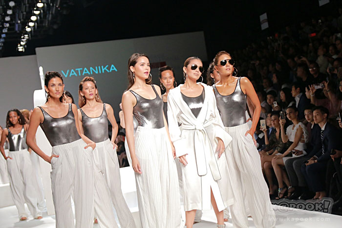 วุ้นเส้น-คริส แท็กทีม ส่งกำลังใจให้ เจนี่ เดินแบบงาน BIFW 2018 วุ้นเส้น-คริส แท็กทีม ส่งกำลังใจให้ เจนี่ เดินแบบงาน BIFW 2018