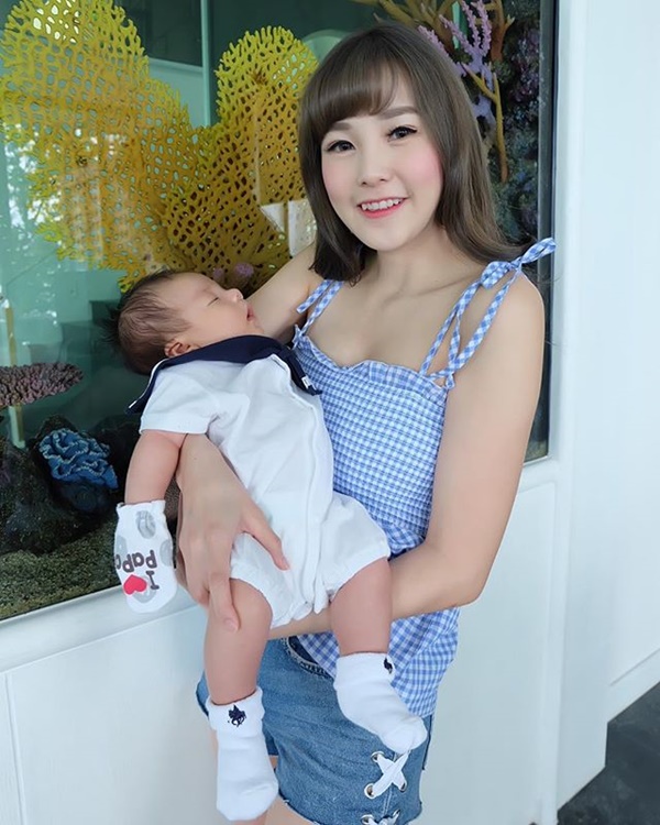 มิ้นท์ ภรรยา ต๊อบ เถ้าแก่น้อย มิ้นท์ ภรรยา ต๊อบ เถ้าแก่น้อย