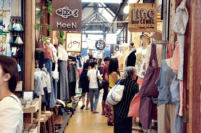 เสื้อผ้าสีขาว เสื้อผ้าสีขาว