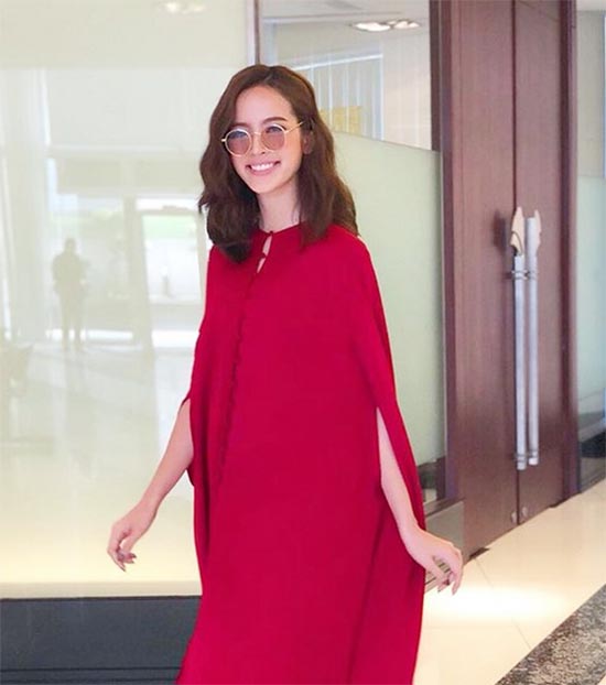 ดาราใส่ชุดแดง ดาราใส่ชุดแดง