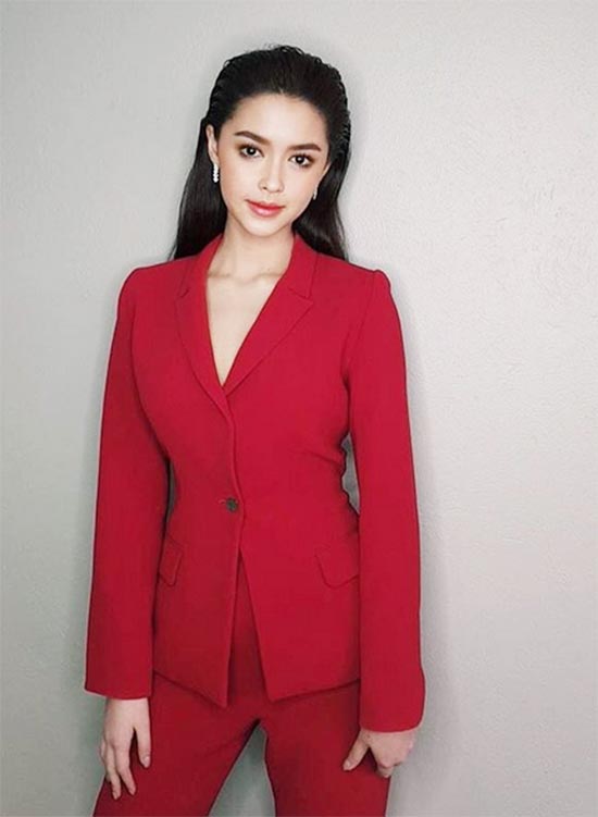 ดาราใส่ชุดแดง ดาราใส่ชุดแดง