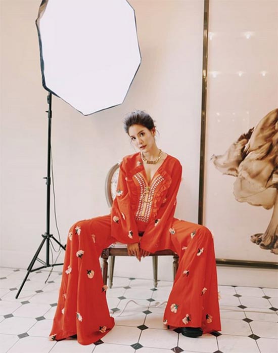 ดาราใส่ชุดแดง ดาราใส่ชุดแดง