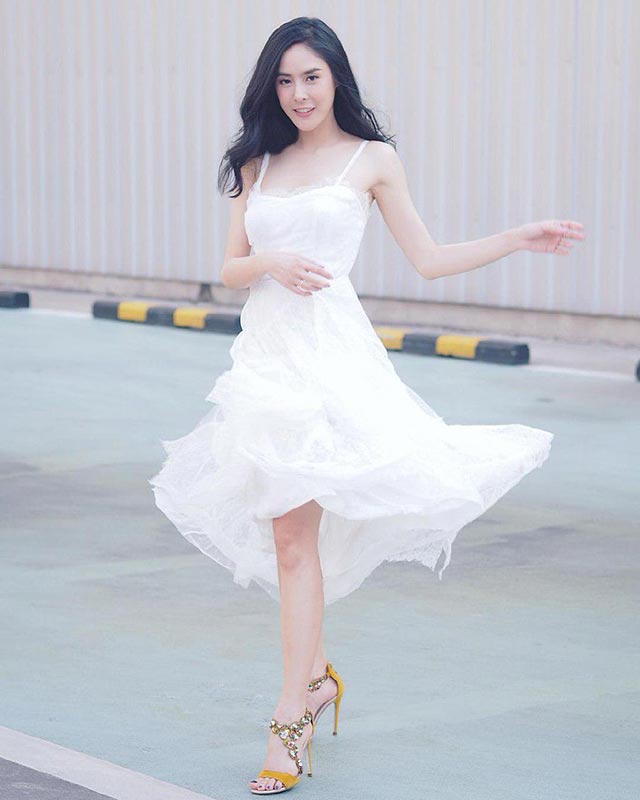 รองเท้าส้นสูง รองเท้าส้นสูง