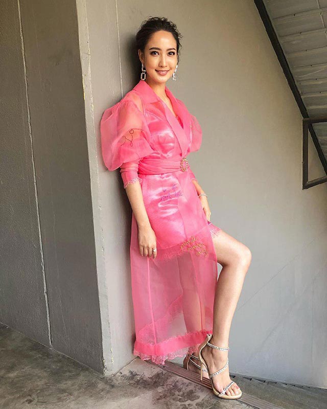 รองเท้าส้นสูง รองเท้าส้นสูง