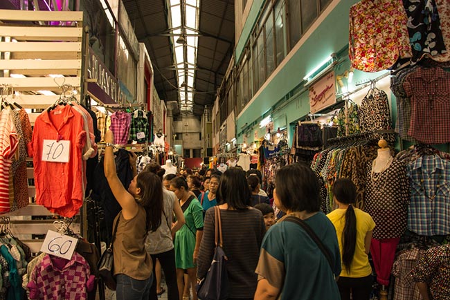 เสื้อผ้าสีขาว เสื้อผ้าสีขาว