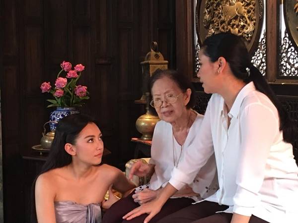 คุณยายบรรเจิดศรี นักแสดงอาวุโส คุณยายบรรเจิดศรี นักแสดงอาวุโส