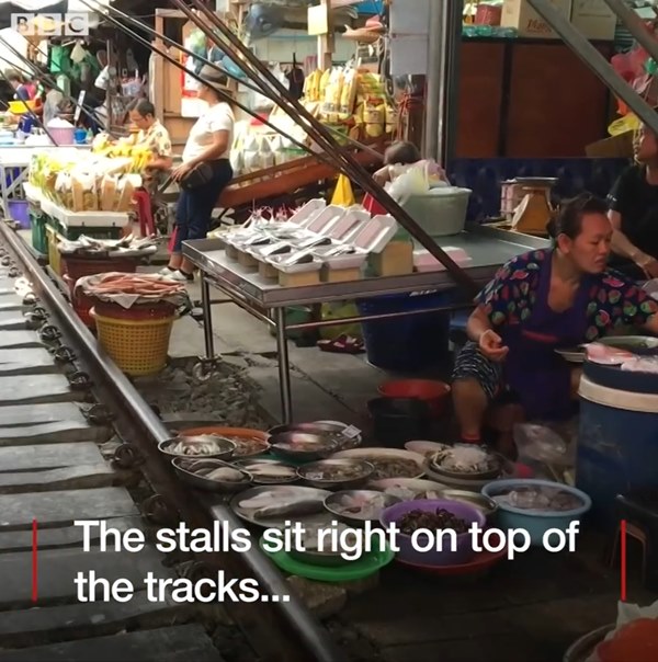 ตลาดร่มหุบ ตลาดร่มหุบ