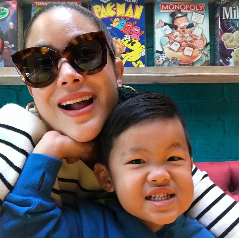 พลอย จินดาโชติ พลอย จินดาโชติ