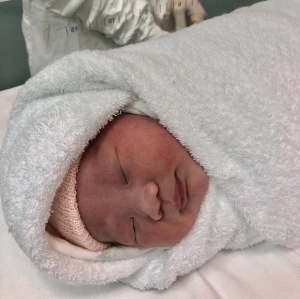 น้องนาฬิกา ลูกสาว เอ็ม บุษราคัม น้องนาฬิกา ลูกสาว เอ็ม บุษราคัม