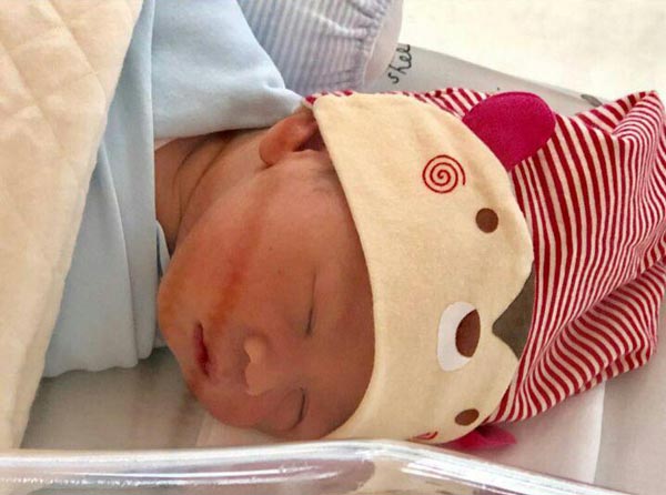 น้องโพธิ์ ลูก ชาคริต แอน ภัททิรา น้องโพธิ์ ลูก ชาคริต แอน ภัททิรา