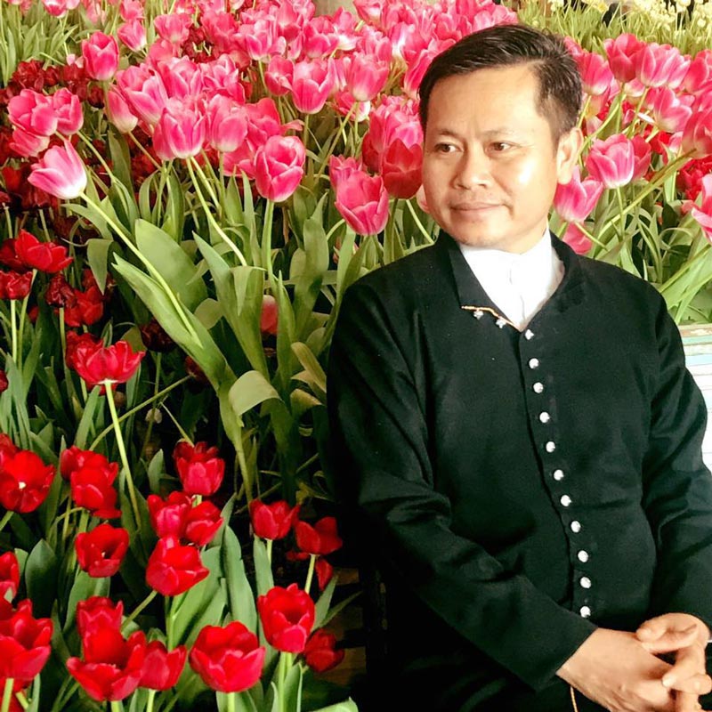 ดร.สุรัตน์ จงดา โพสต์ทวงค่าชุดไทยจาก ช่อง 3 ดร.สุรัตน์ จงดา โพสต์ทวงค่าชุดไทยจาก ช่อง 3