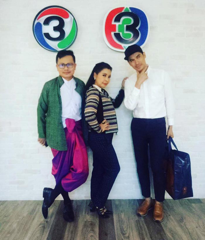 ดร.สุรัตน์ จงดา โพสต์ทวงค่าชุดไทยจาก ช่อง 3 ดร.สุรัตน์ จงดา โพสต์ทวงค่าชุดไทยจาก ช่อง 3