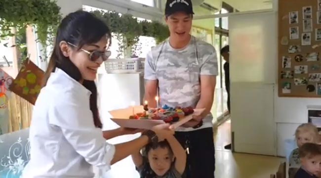 พลอย ปีเตอร์ พลอย ปีเตอร์