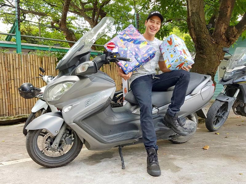 พลอย ปีเตอร์ พลอย ปีเตอร์