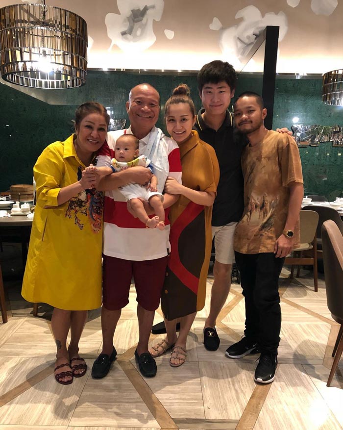 น้องนาฬิกา ลูกสาว เอ็ม บุษราคัม น้องนาฬิกา ลูกสาว เอ็ม บุษราคัม