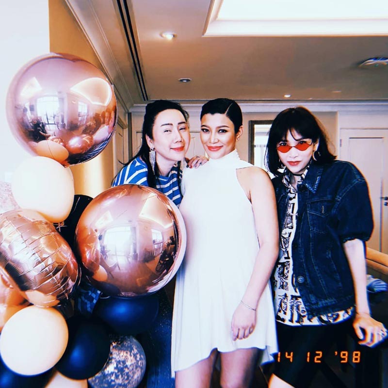 เอมมี่ มรกต คลอดลูก เอมมี่ มรกต คลอดลูก