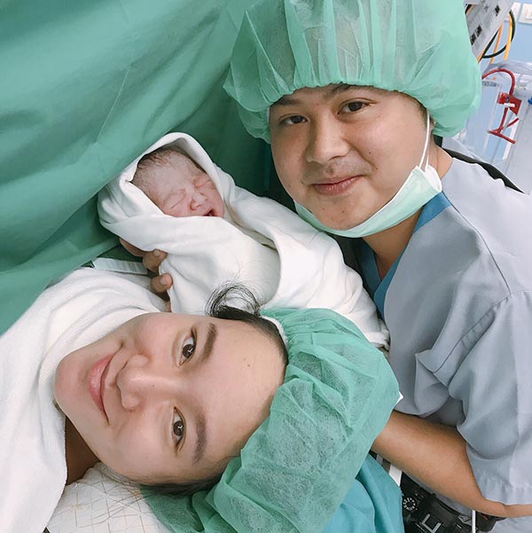 เพชร นาระคลอดลูกคนที่ 2 เพชร นาระคลอดลูกคนที่ 2
