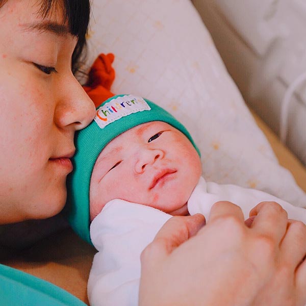 เพชร นาระคลอดลูกคนที่ 2 เพชร นาระคลอดลูกคนที่ 2