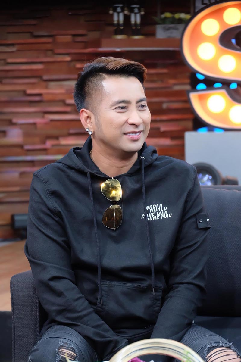 บอล เชิญยิ้ม บอล เชิญยิ้ม