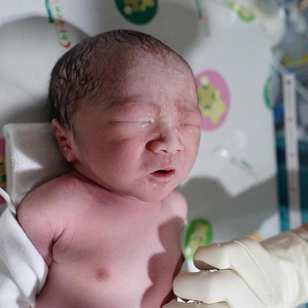 เพชร นาระคลอดลูกคนที่ 2 เพชร นาระคลอดลูกคนที่ 2