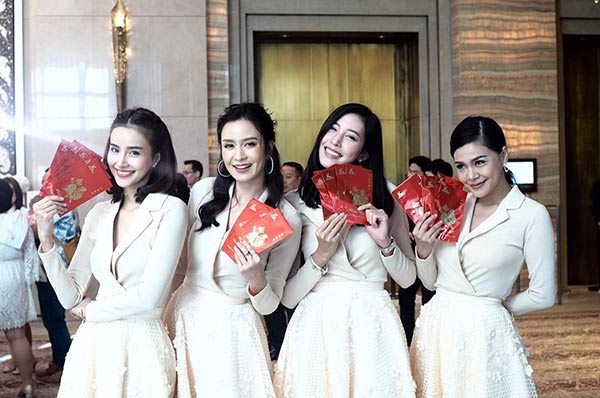 เบนซ์ มณัญญา หมั้น เบนซ์ มณัญญา หมั้น