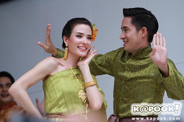 โป๊ป เบลล่า รำแก้บน บุพเพสันนิวาส โป๊ป เบลล่า รำแก้บน บุพเพสันนิวาส